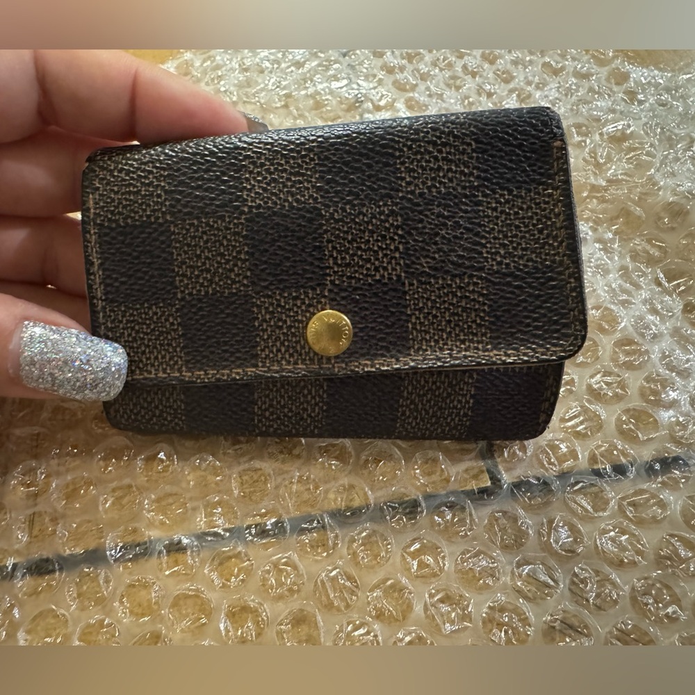 Louis Vuitton Damier key holder fair